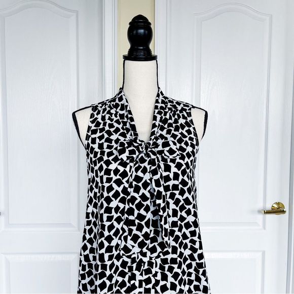 Cece 0 Black White Floating Rhombus Bow Tie Neck Ruffle Back Sleeveless Dress - Picture 3 of 15